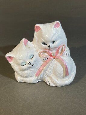 Trippies Inc. Vintage 1990 Ceramic White Cats with Pink Bow Figurine (114)